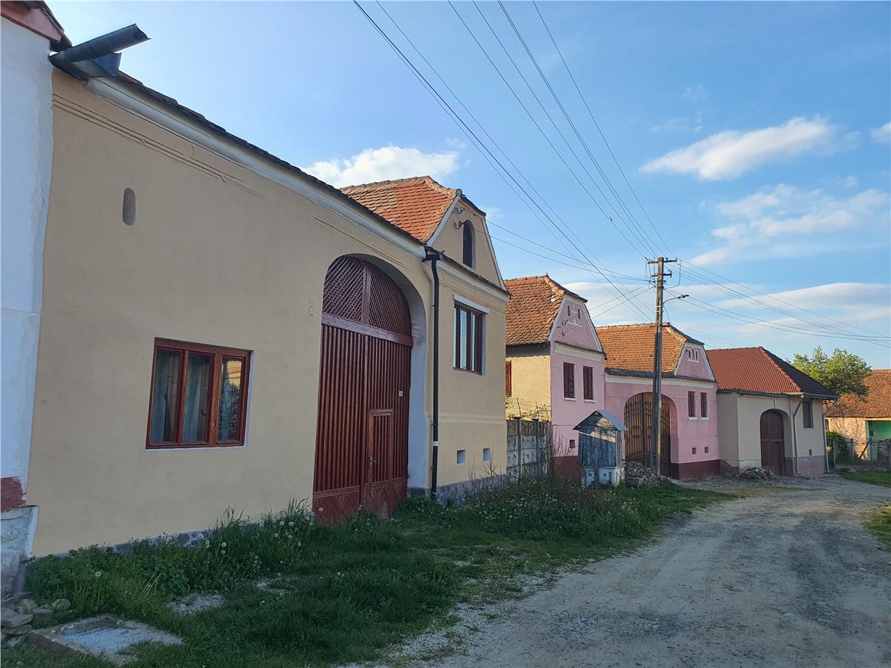 Casa singur in curte cu livada pe rod in Aciliu,1600mp teren total