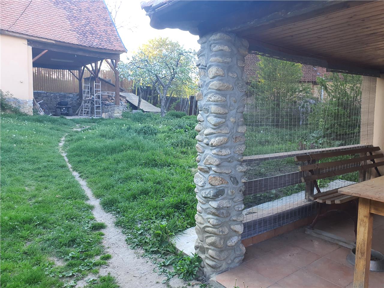 Casa singur in curte cu livada pe rod in Aciliu,1600mp teren total