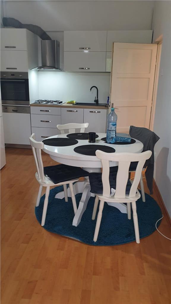 Apartament la vila cu garaj, Zona Dealului