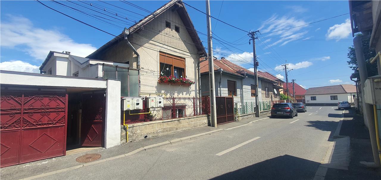 Corp de casa P+1 in Sibiu ,cu anexe  si 160mp teren ,zona Lupeni