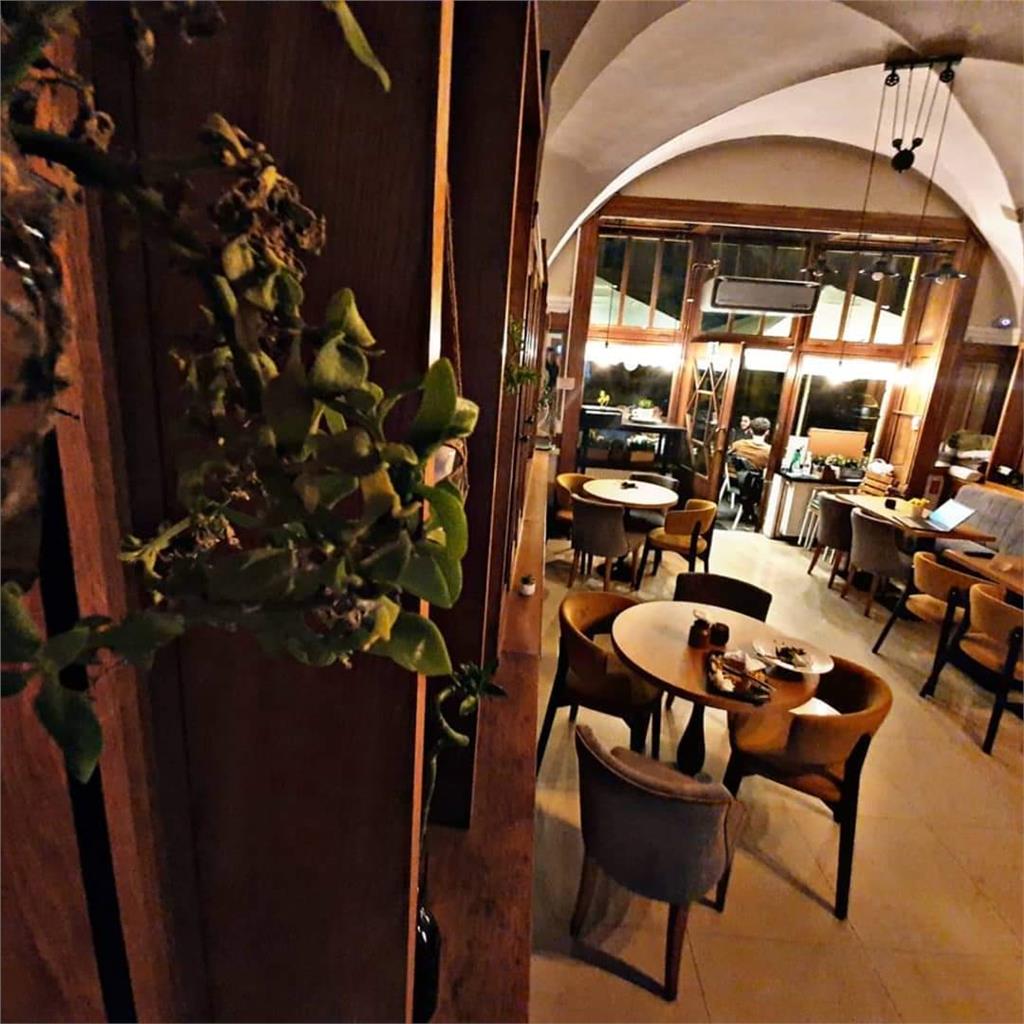 Spatiu comercial ultracentral , avizat pentru restaurant