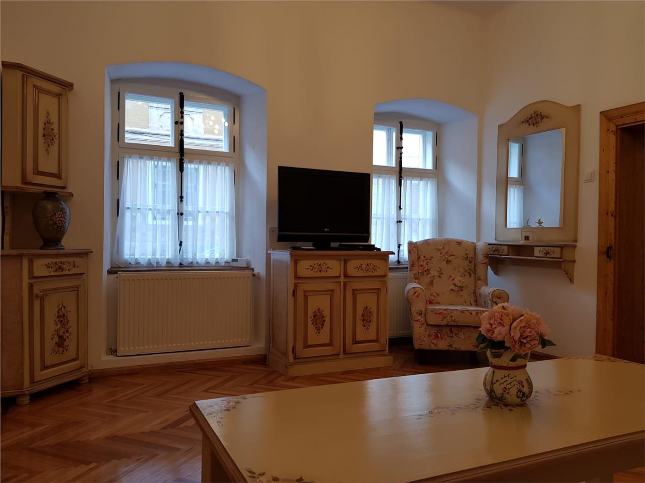 Inchiriere apartament deosebit ultracentral, parter -zona P-ta Mare