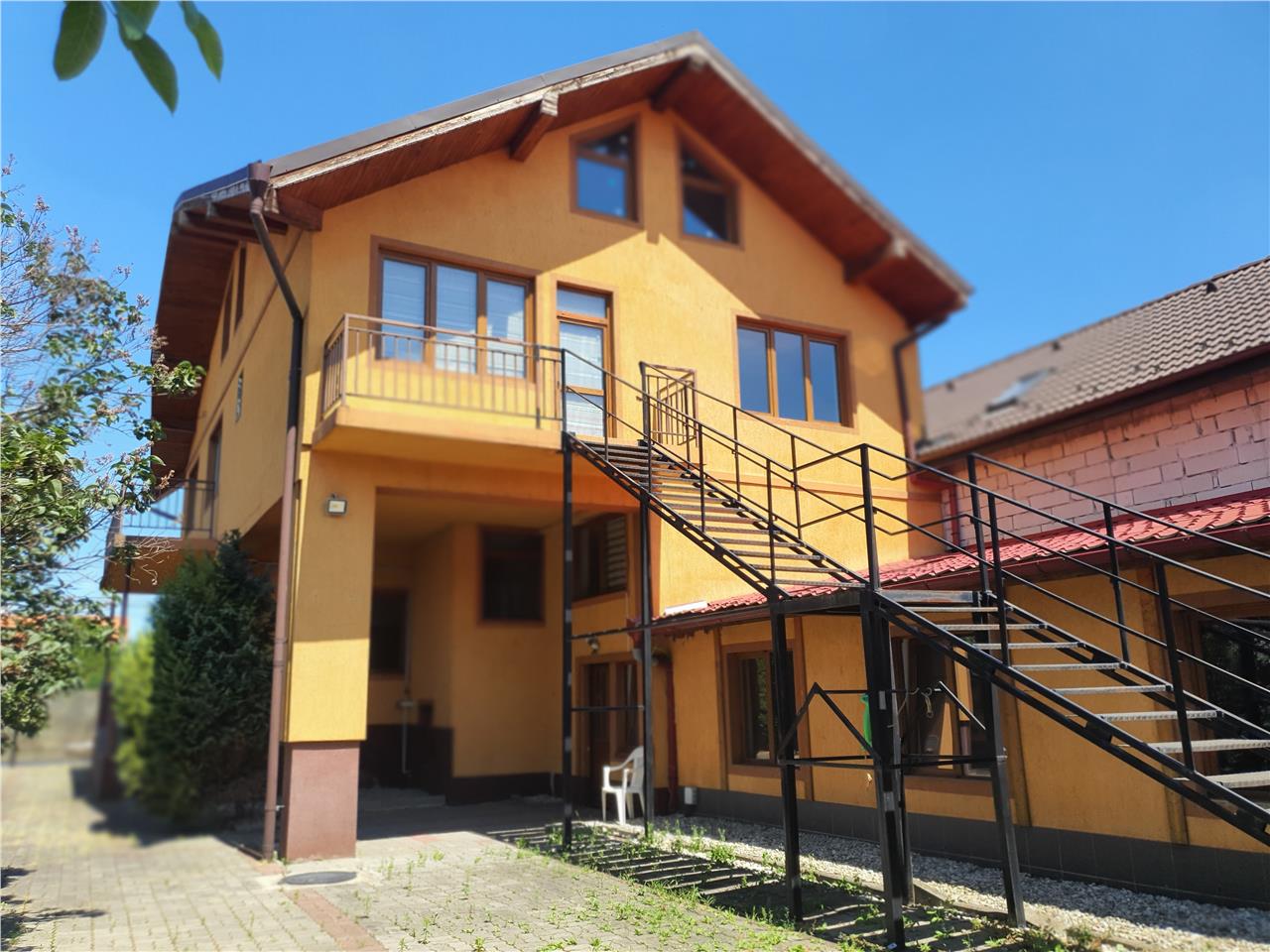 Vilă Spațioasă cu Potențial Multiplu în Zona Terezian Sibiu