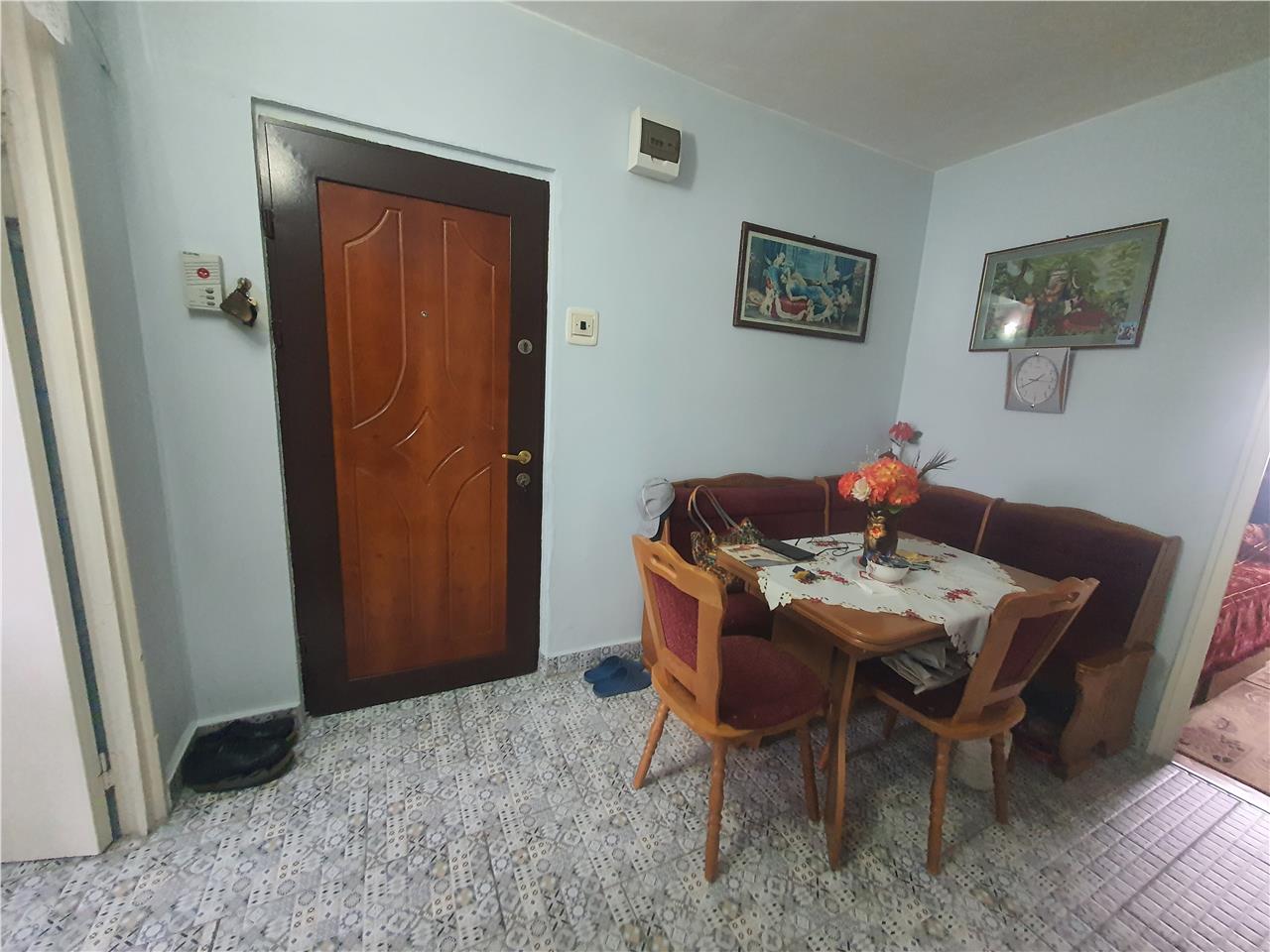 Oferta urgenta! Apartament 3 camere etaj 2,cu pivnita in Valea Aurie
