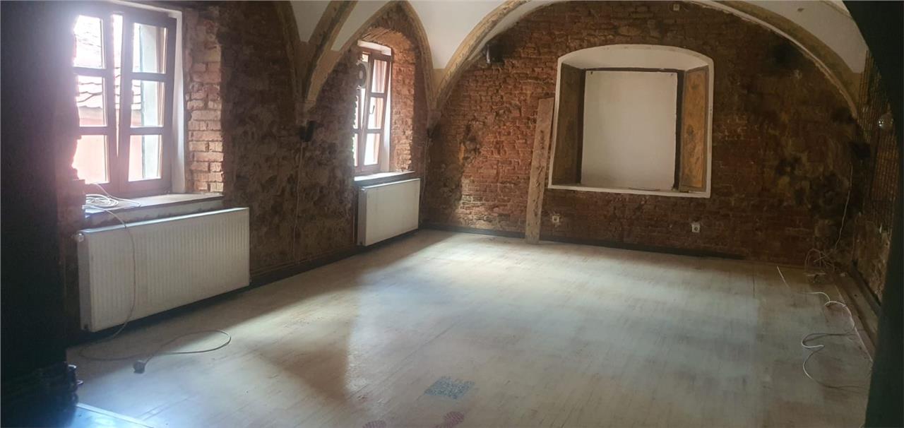 Spatiu comercial 70mp in P-ta Mica,optim showroom boutique,galerie arta ,etc